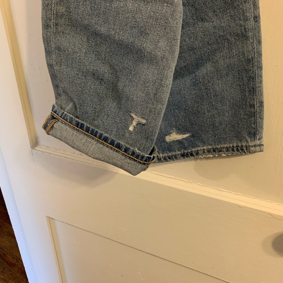 American Eagle “cool mom jean” size 16 (33) short. High waisted. Lightwash - Picture 8 of 8